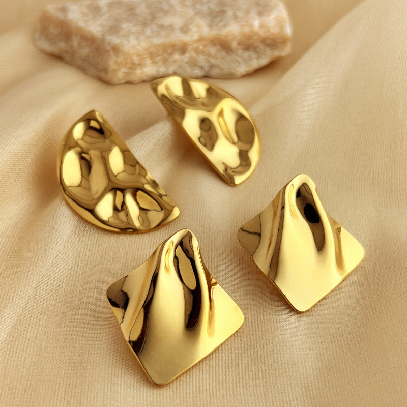 Lightweight gold statement earrings 18k
