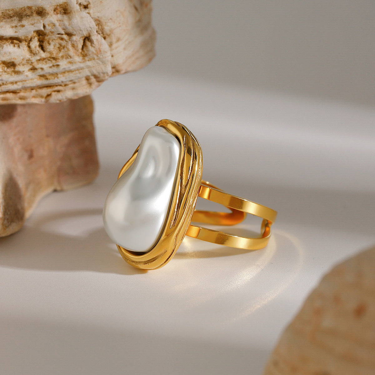 Women pearl statement ring gold